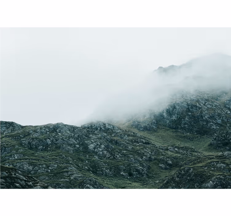 Foto tapete planinski pogleda u gustoj magli - TenStickers