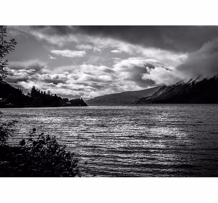 Foto tapeta monokromatsko jezero "ness" - TenStickers