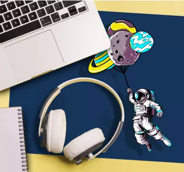 Podloga za miš anime astronaut s balonima - TenStickers