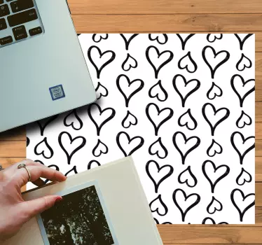 Podloga za miš obrasci s razigranim srcima - TenStickers