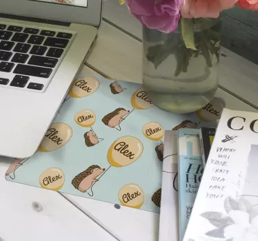 Podloga za miš s imenom jež s balonima - TenStickers