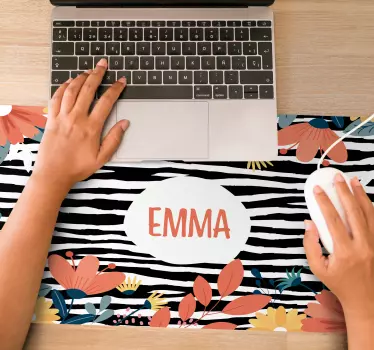 Podloga za miš s imenom u cvjetnom stilu - TenStickers