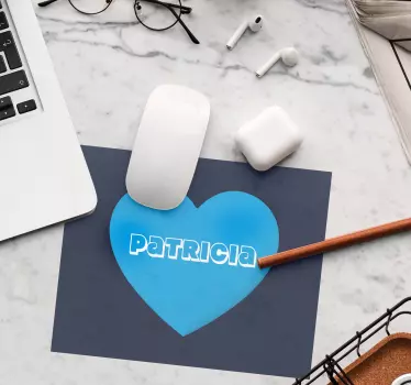 Podloga za miš s imenom u obliku srca - TenStickers