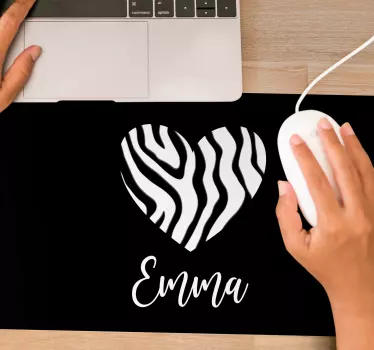 Podloga za miš s imenom zebra srce u obrisi - TenStickers
