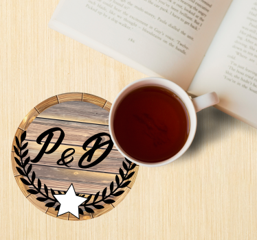 Podmetač za čaše prilagodljiv s drvenim inicijalima - TenStickers