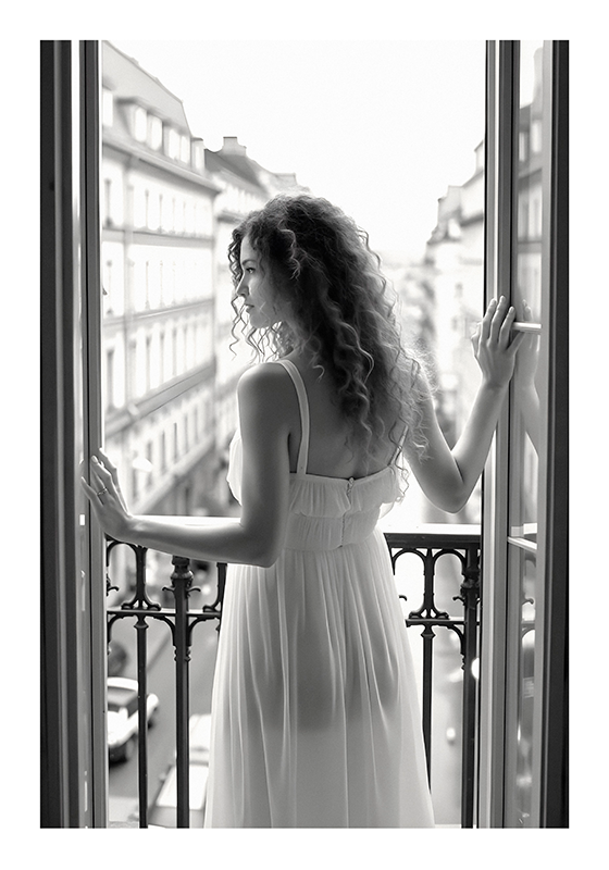 Realistični foto poster dama u jutro - TenStickers