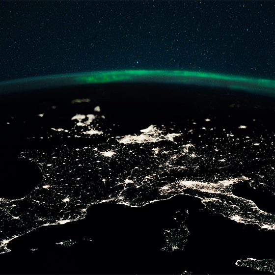 Poster karta svijeta noćni pogled iz zraka - TenStickers