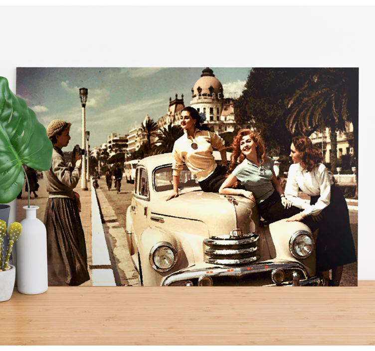 četiri žene s jednim auto platnom slike - TenStickers