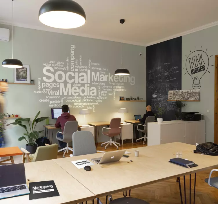 Mislim na veću zidnu naljepnicu - TenStickers