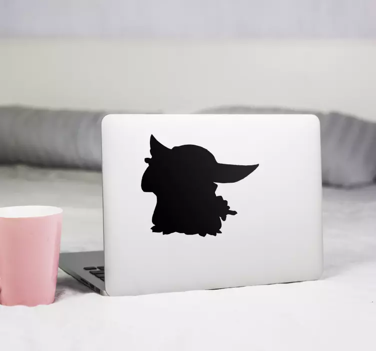 Baby yoda koja pazi na naljepnicu kože prijenosnog računala - TenStickers