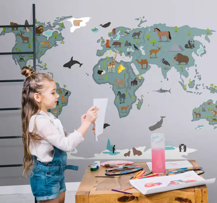 Naljepnica karte svijeta životinje i drveće karta svijeta - TenStickers