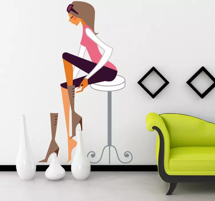 Dama pokušava čizme ukrasna naljepnica - TenStickers