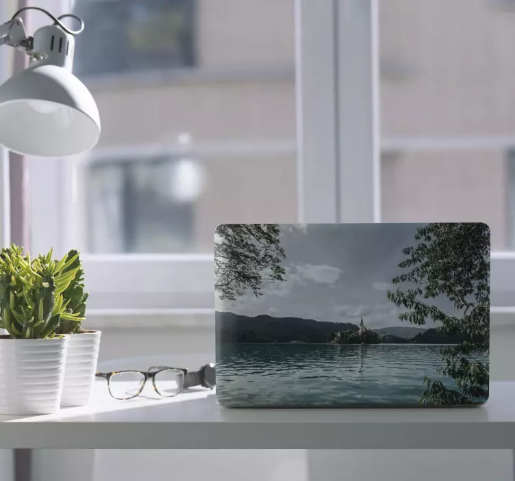 Naljepnica za laptop slikovit pogled na jezero - TenStickers